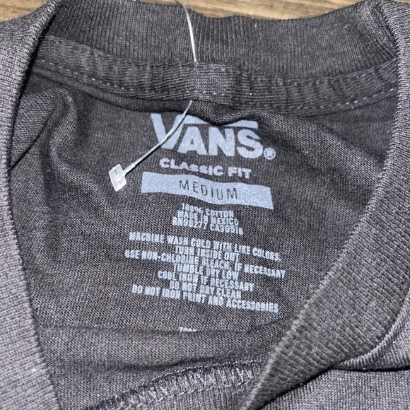 NWOT Men’s classic fit, medium vans T-shirt, black - Picture 3 of 4